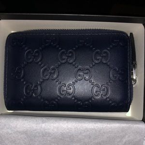 Gucci zip around Wallet